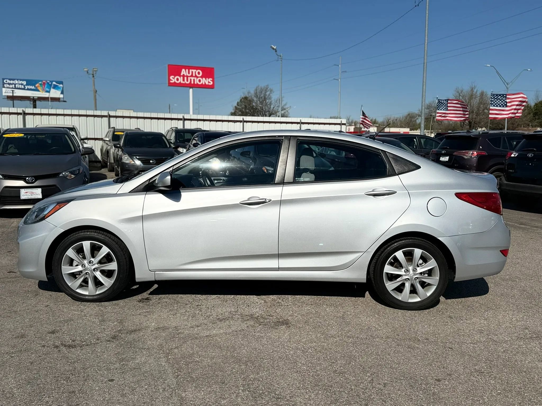 Used 2013 Hyundai Accent GLS w/ Premium Pkg FWD image 9