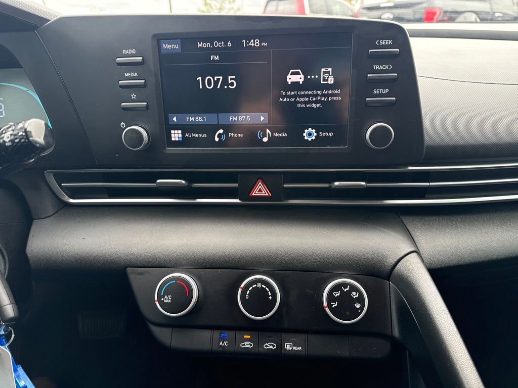 Used 2025 Hyundai Elantra SE image 18