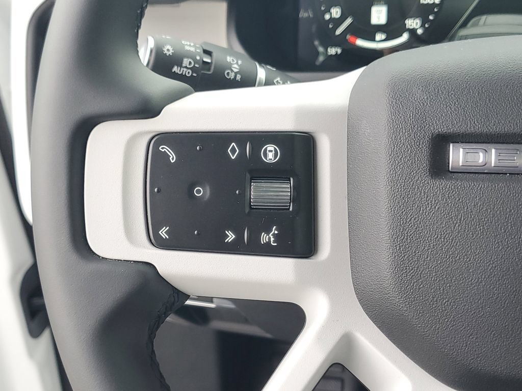 Used 2026 Land Rover Defender 110 X-Dynamic SE AWD/4WD image 17