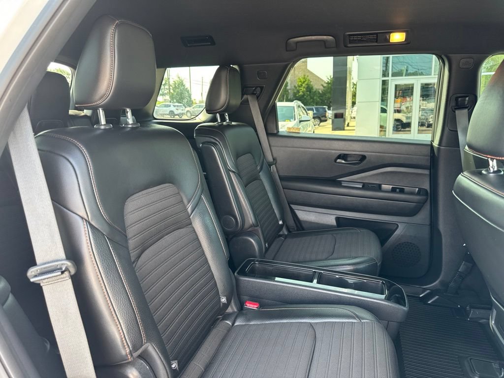 Used 2025 Nissan Pathfinder Rock Creek AWD/4WD image 22