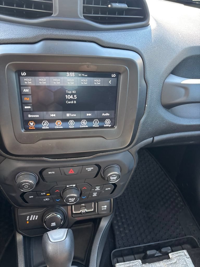 Used 2019 Jeep Renegade Latitude w/ Cold Weather Group AWD/4WD image 16