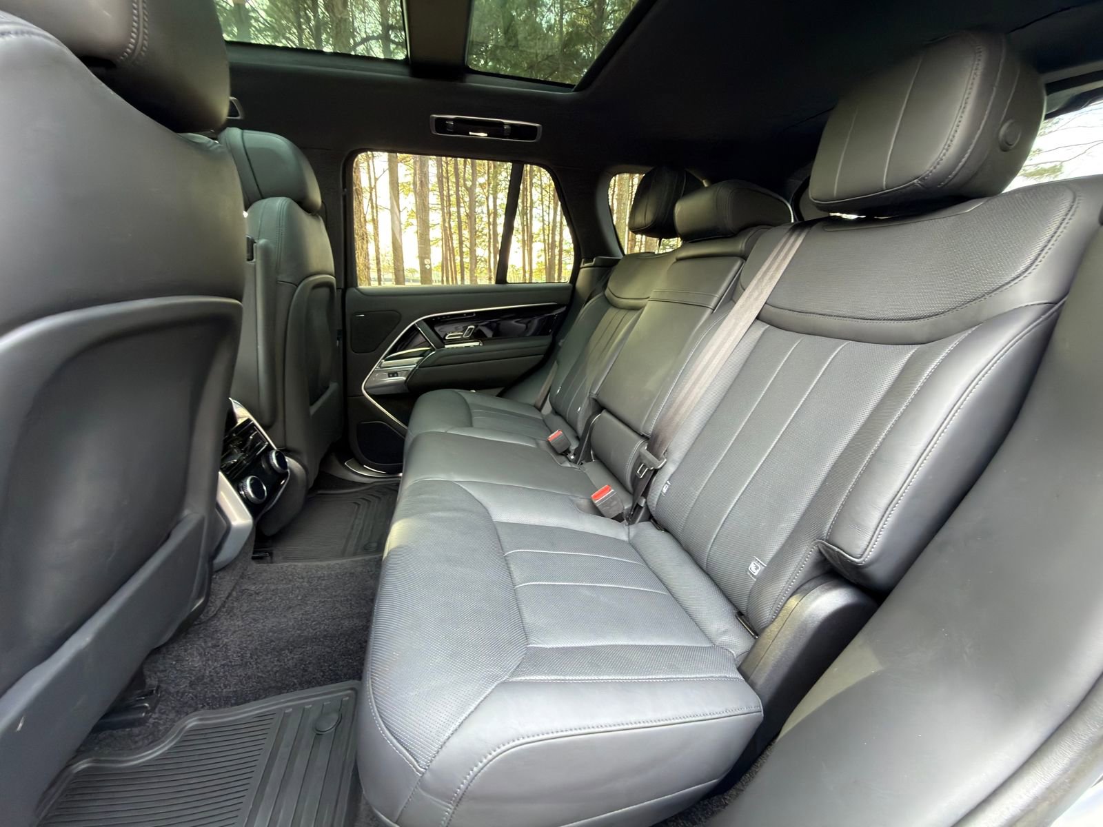 Used 2023 Land Rover Range Rover SE image 14