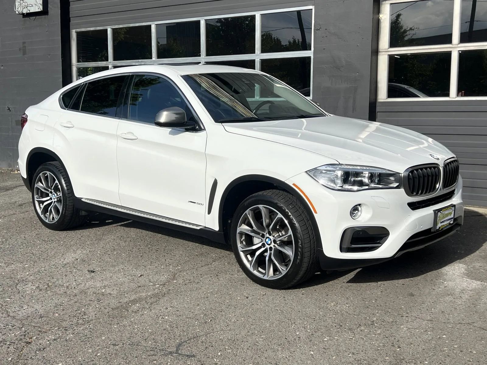 Used 2016 BMW X6 xDrive50i w/ Executive Package image 8