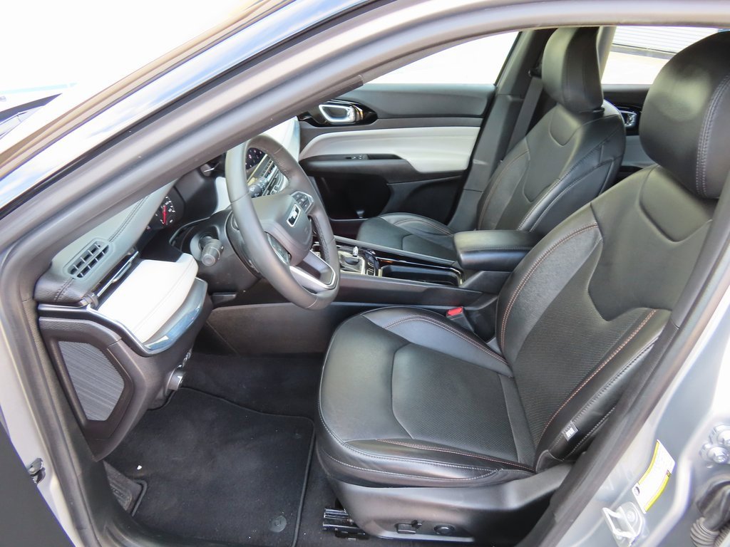 Used 2023 Jeep Compass Limited image 23