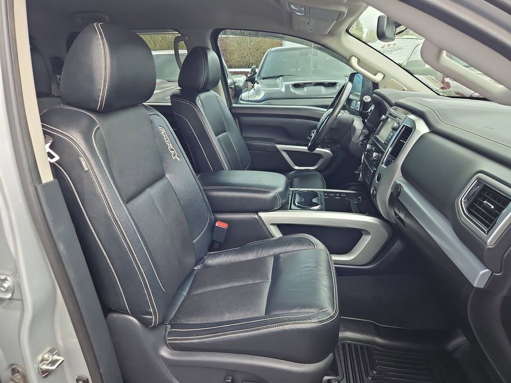 Used 2018 Nissan Titan PRO-4X w/ Pro-4x Convenience Package image 16