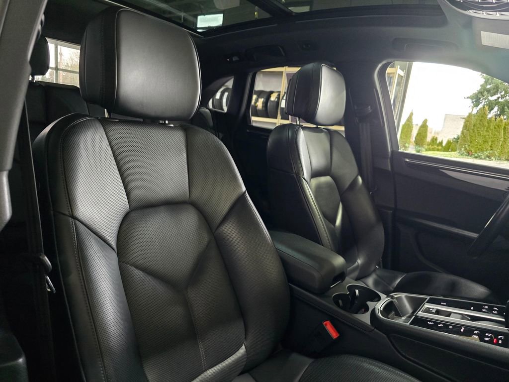Used 2024 Porsche Macan image 28
