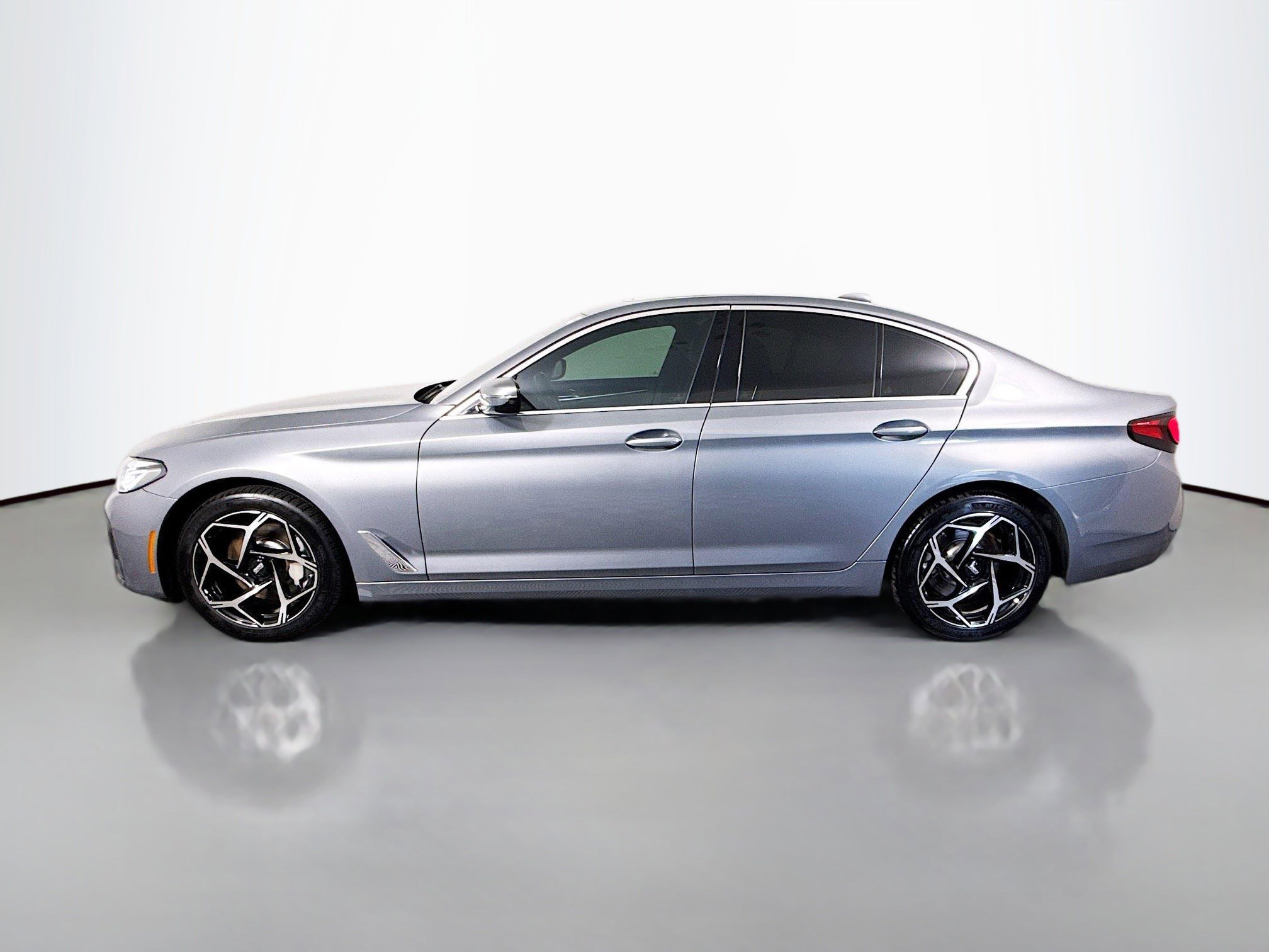 Used 2023 BMW 530i w/ Premium Package RWD image 6