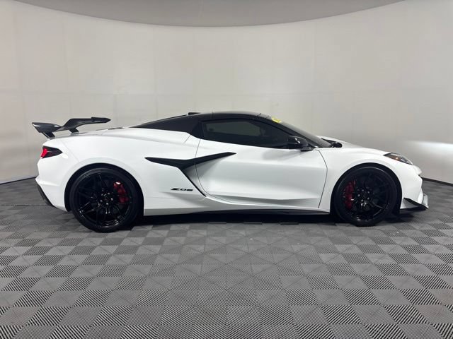 Used 2023 Chevrolet Corvette Z06 w/ Z07 Performance Package RWD image 32
