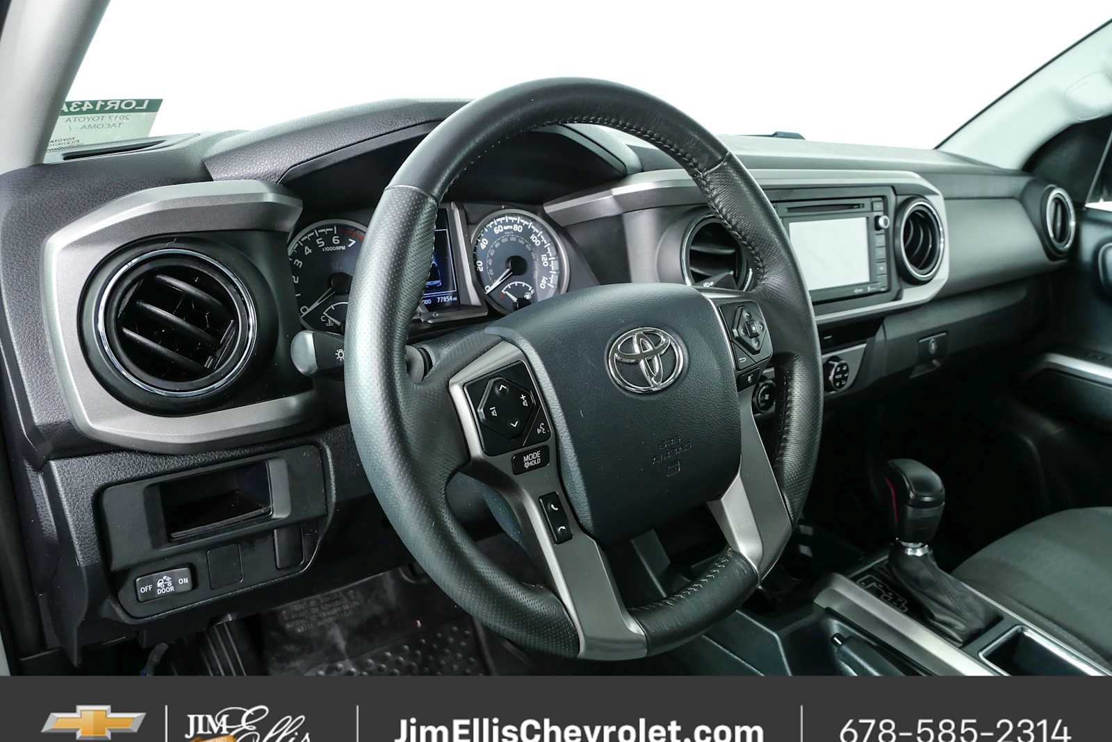 Used 2017 Toyota Tacoma SR5 w/ Tow Package AWD/4WD image 4