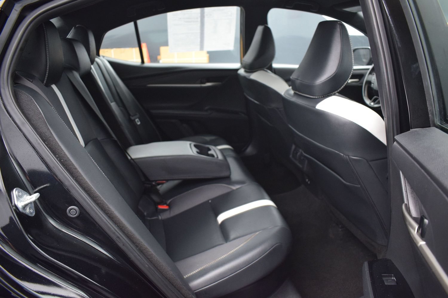 Used 2025 Toyota Camry SE FWD image 11