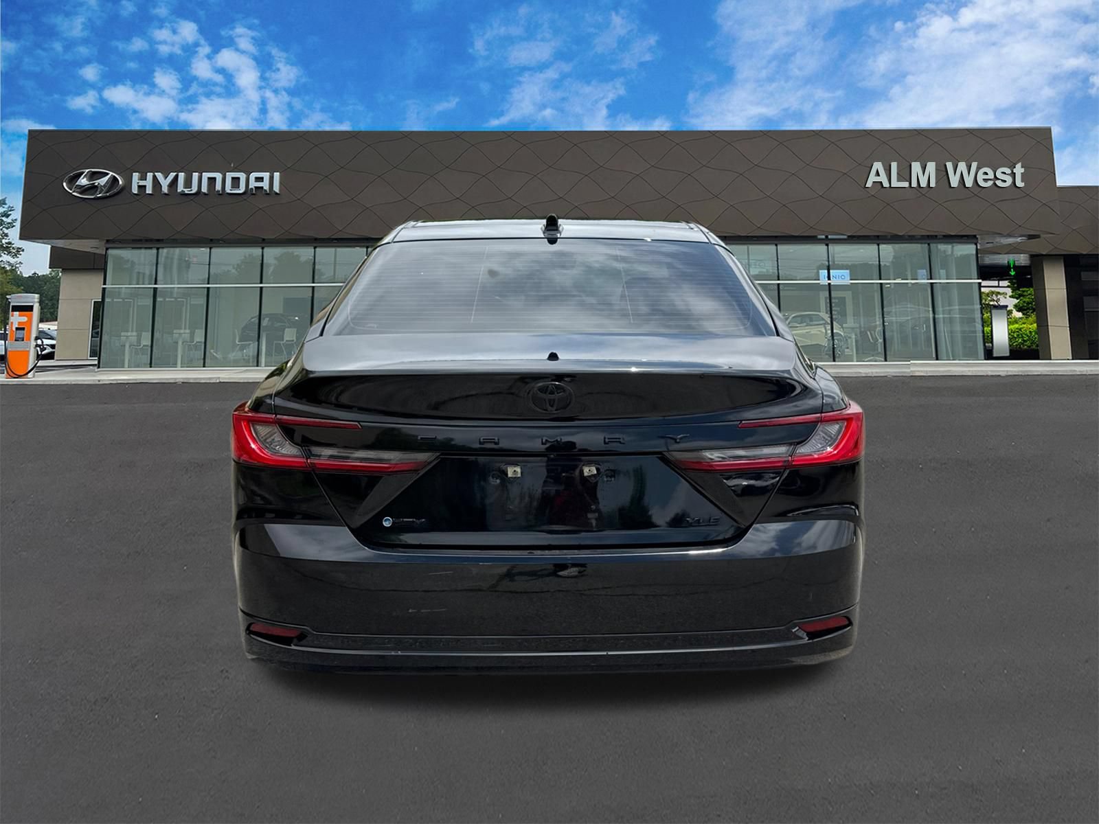 Used 2025 Toyota Camry XLE FWD image 6