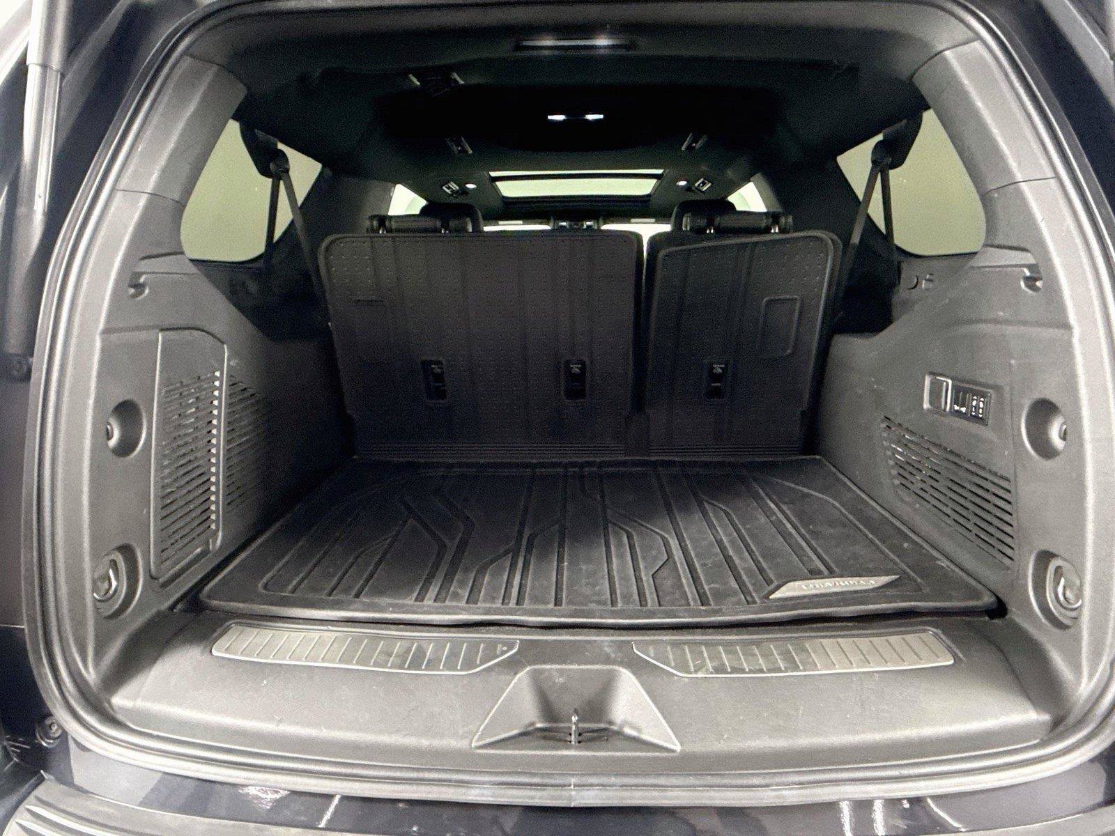 Used 2022 Chevrolet Suburban RST w/ Luxury Package AWD/4WD image 40