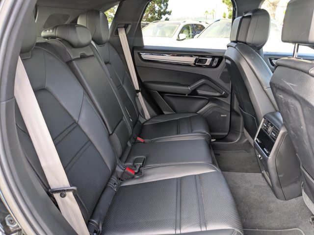Used 2023 Porsche Cayenne Platinum Edition AWD/4WD image 16