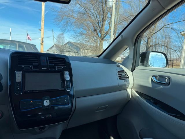 Used 2015 Nissan Leaf SV image 10