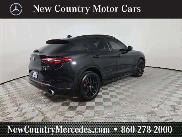 Used 2021 Alfa Romeo Stelvio Ti w/ Nero Edizione image 9