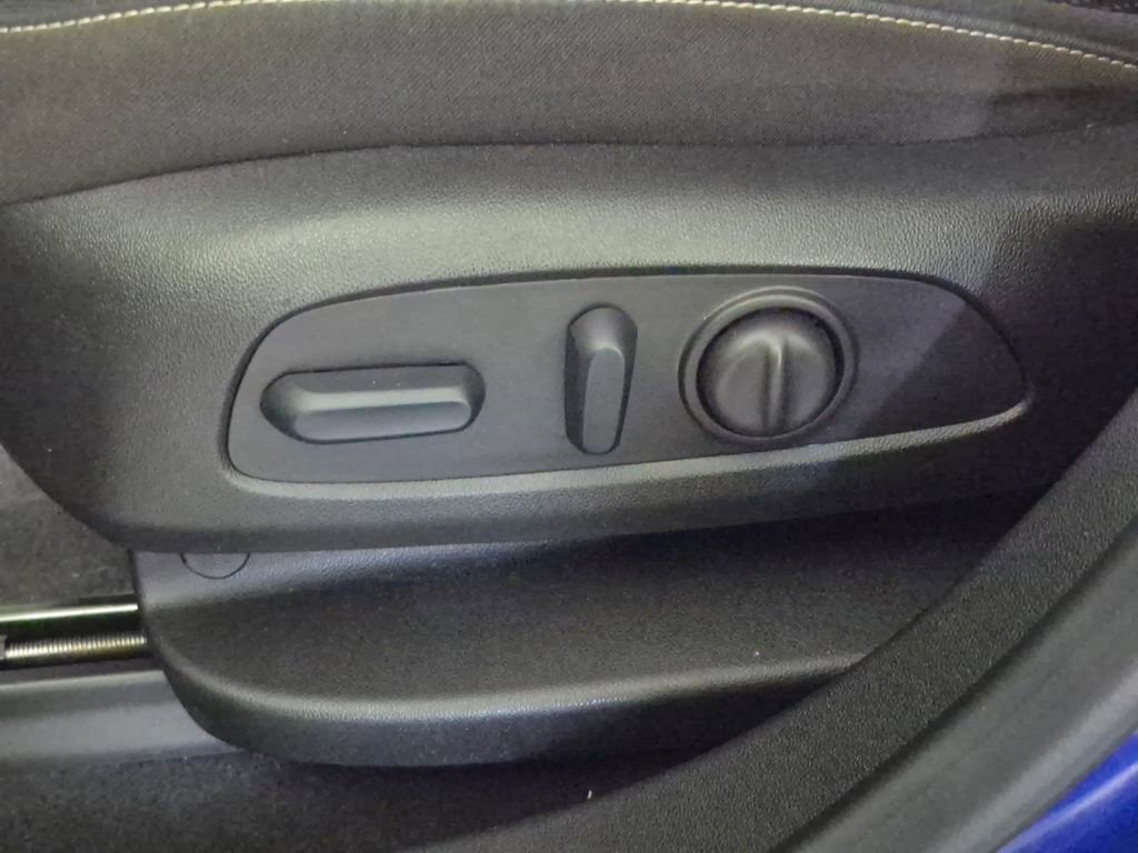 Used 2023 GMC Acadia SLE w/ Driver Convenience Package image 15