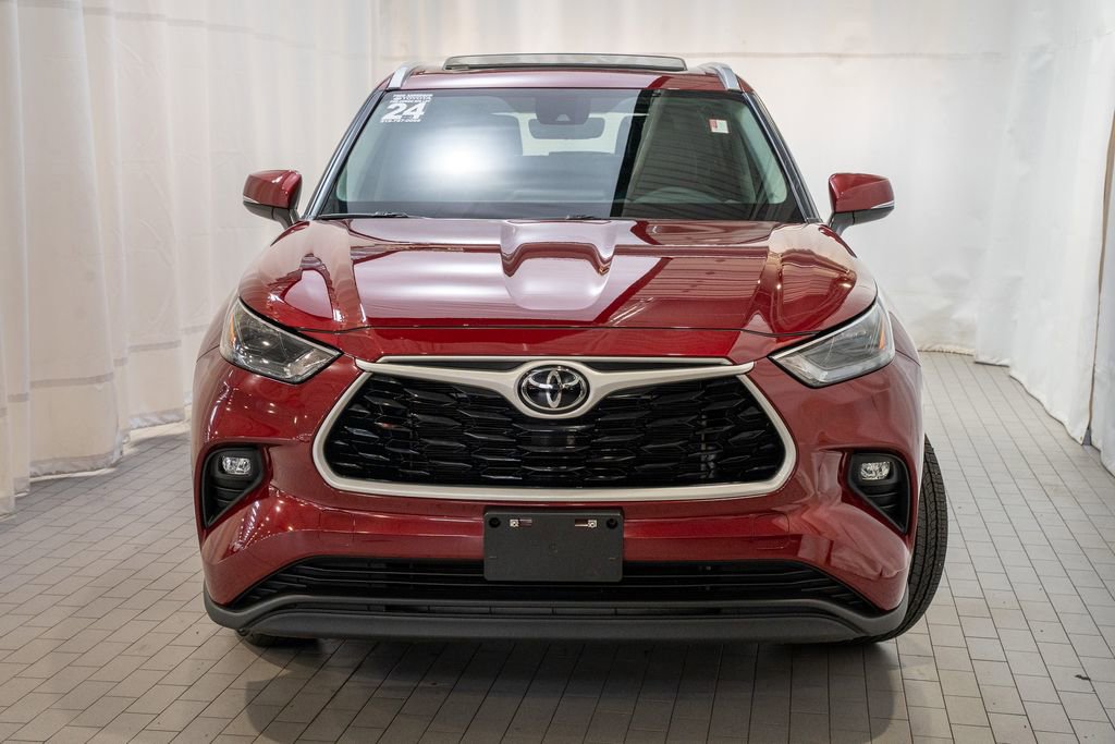 Certified 2024 Toyota Highlander XLE image 2