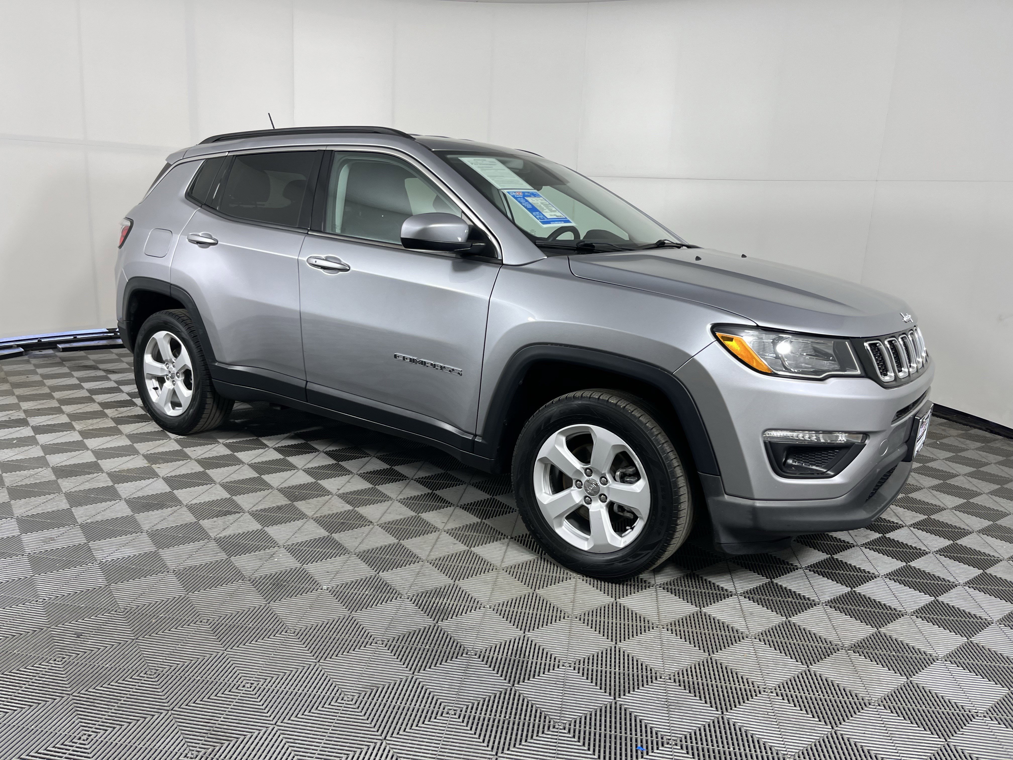 Used 2019 Jeep Compass Latitude w/ Cold Weather Group image 7