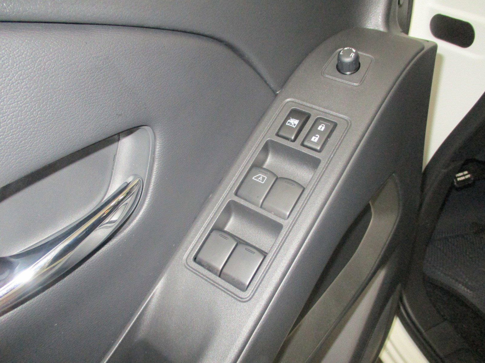 New 2025 Nissan Frontier SV image 13