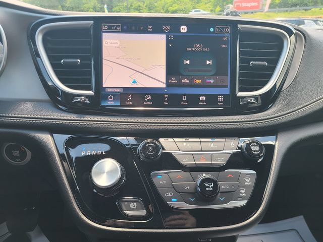 New 2027 Chrysler Pacifica Select FWD image 12