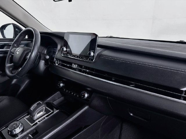 Used 2022 Mitsubishi Outlander ES FWD image 27