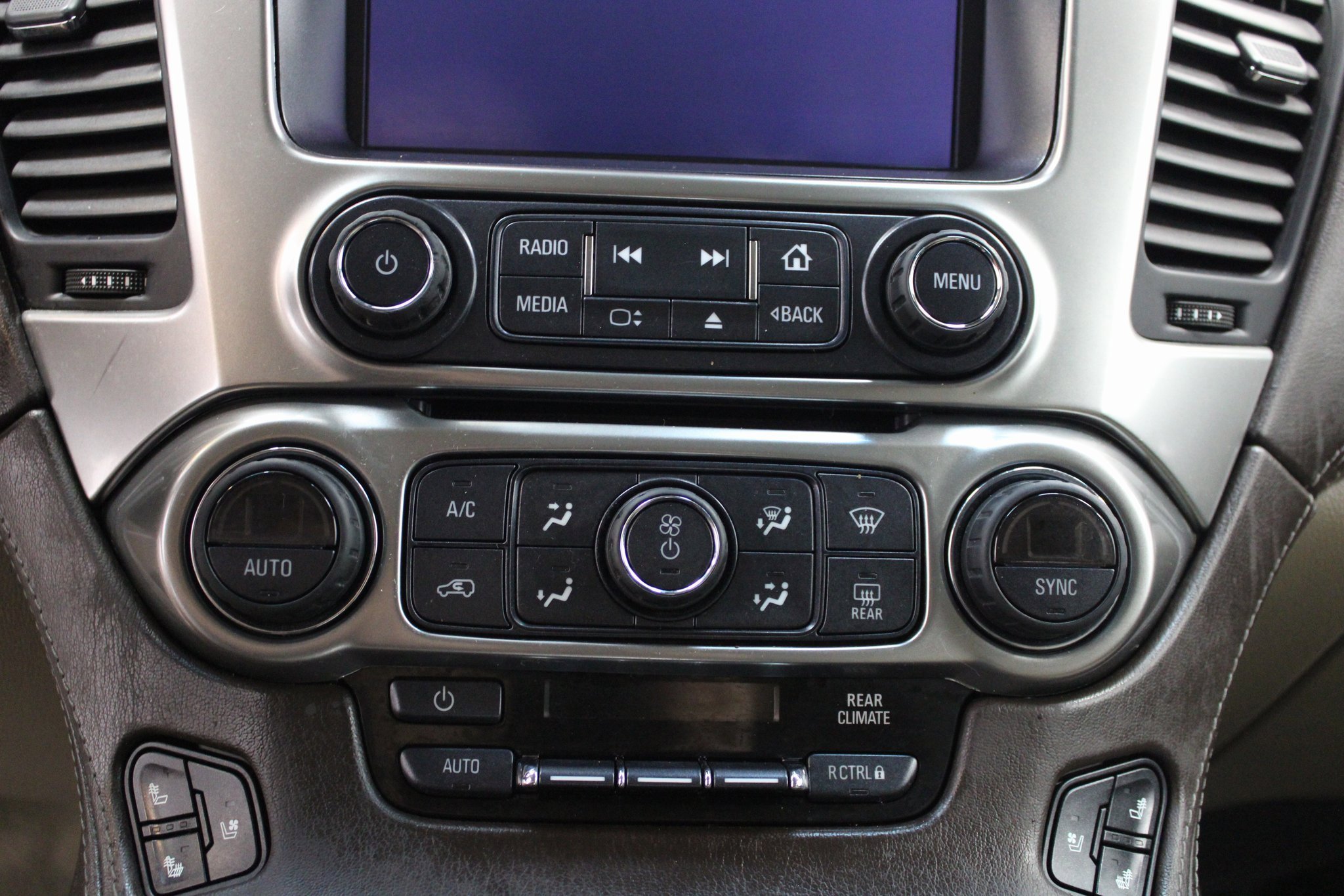 Used 2020 Chevrolet Suburban Premier image 28