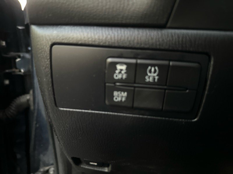 Used 2016 MAZDA MAZDA3 i Touring w/ Popular Equipment Package image 27