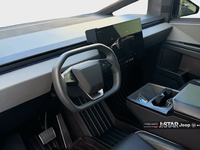 Used 2024 Tesla Cybertruck AWD Crew Cab image 29
