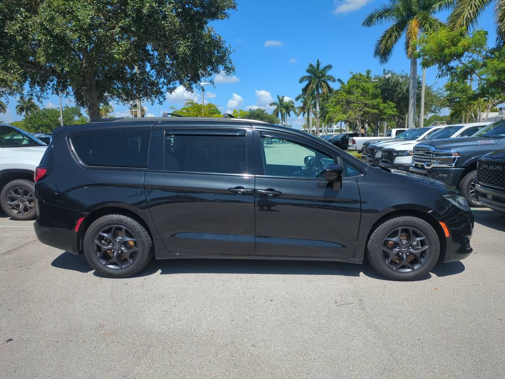 Used 2020 Chrysler Pacifica Touring-L Plus FWD image 5