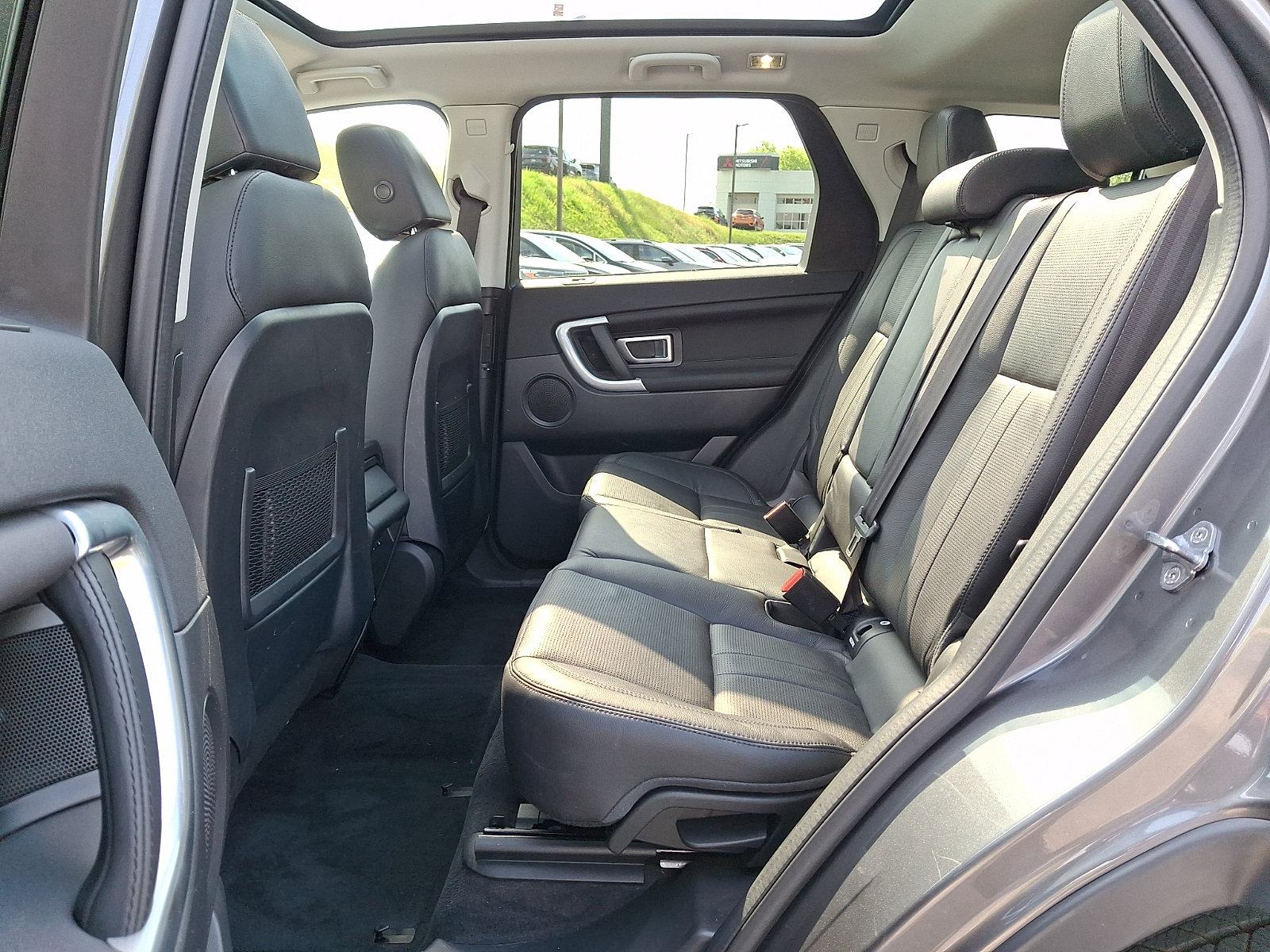 Used 2019 Land Rover Discovery Sport HSE AWD/4WD image 10
