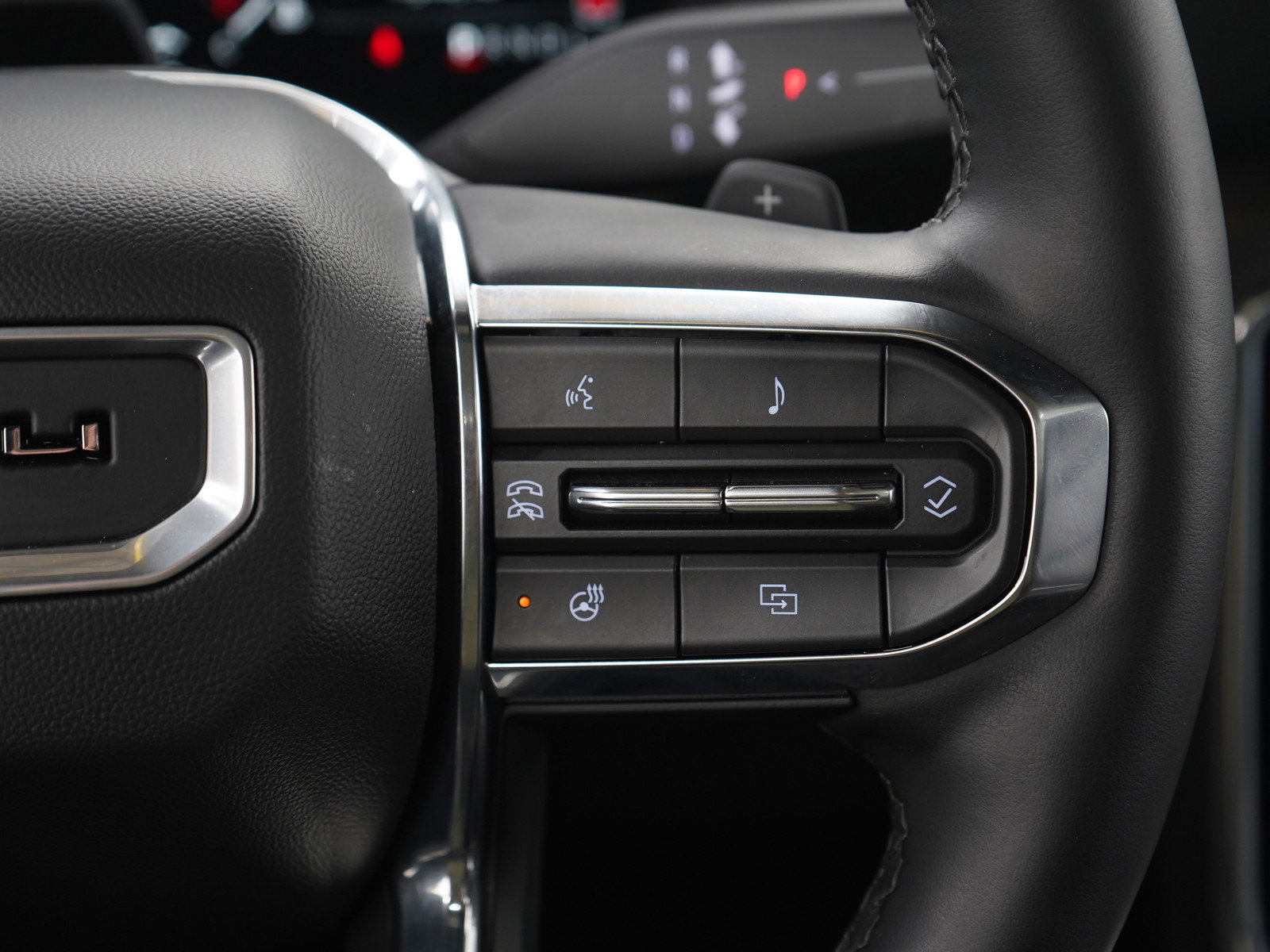 Used 2025 GMC Yukon Denali w/ Denali Reserve Package image 31