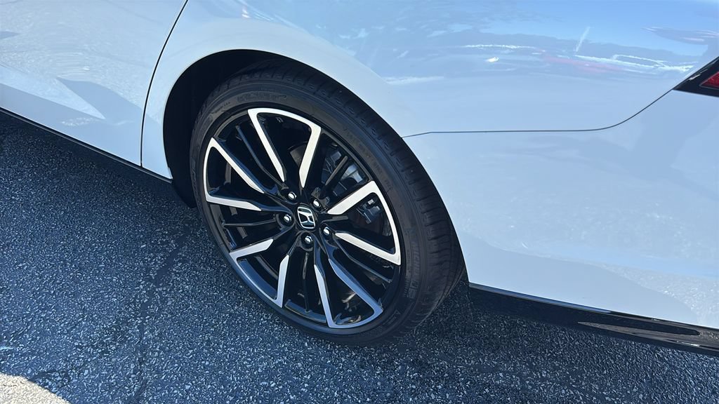 Used 2025 Honda Accord Touring image 9