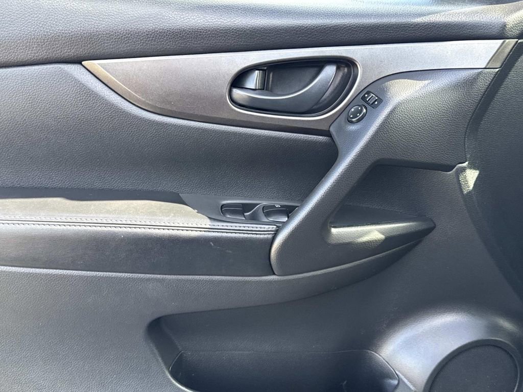 Certified 2018 Nissan Rogue Sport S image 18