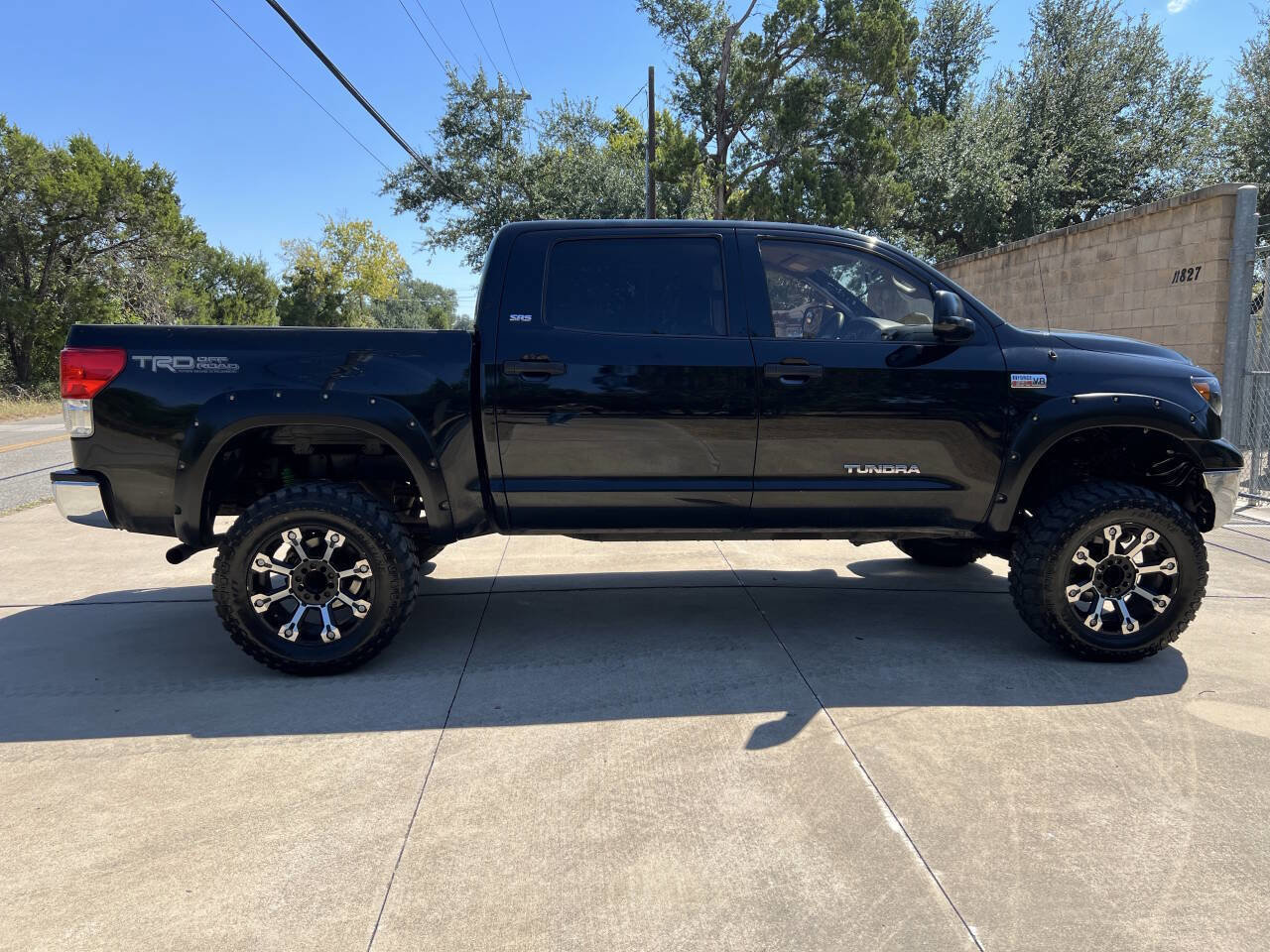 Used 2010 Toyota Tundra 4x4 CrewMax image 13