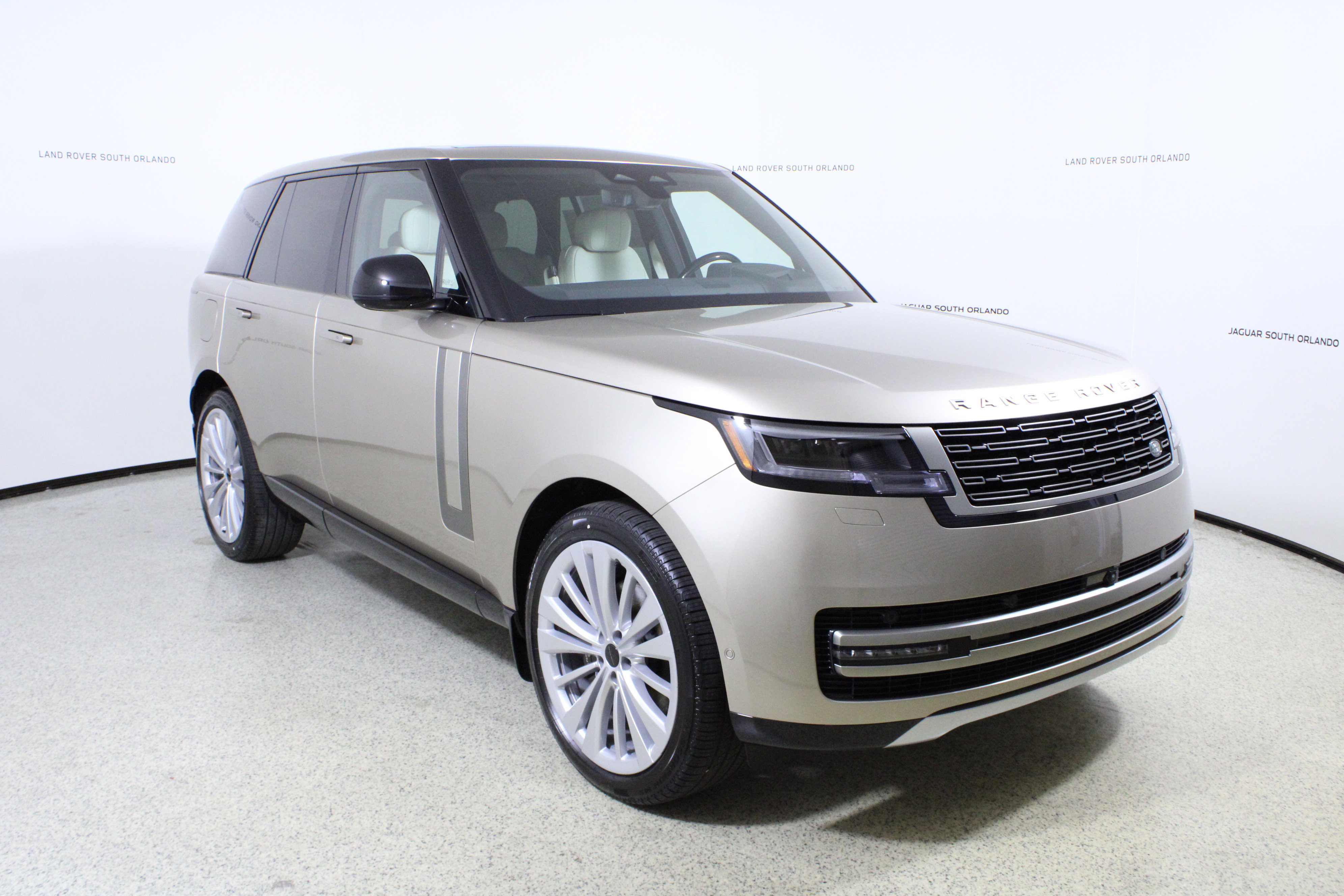 New 2026 Land Rover Range Rover SE image 3