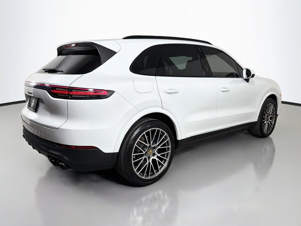 Used 2023 Porsche Cayenne Platinum Edition AWD/4WD image 5
