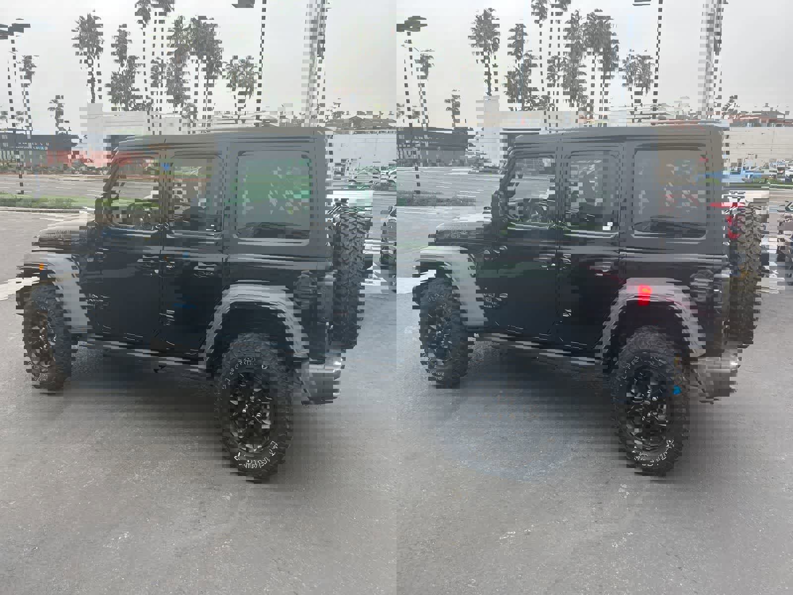 Used 2023 Jeep Wrangler Unlimited w/ Dual Top Group image 4