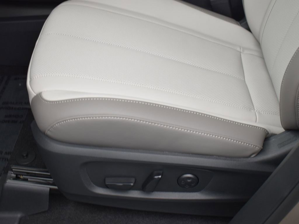 New 2026 INFINITI QX60 Luxe w/ Cargo Package image 17