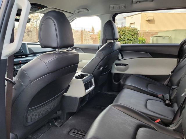 Certified 2024 Kia Carnival LX image 17