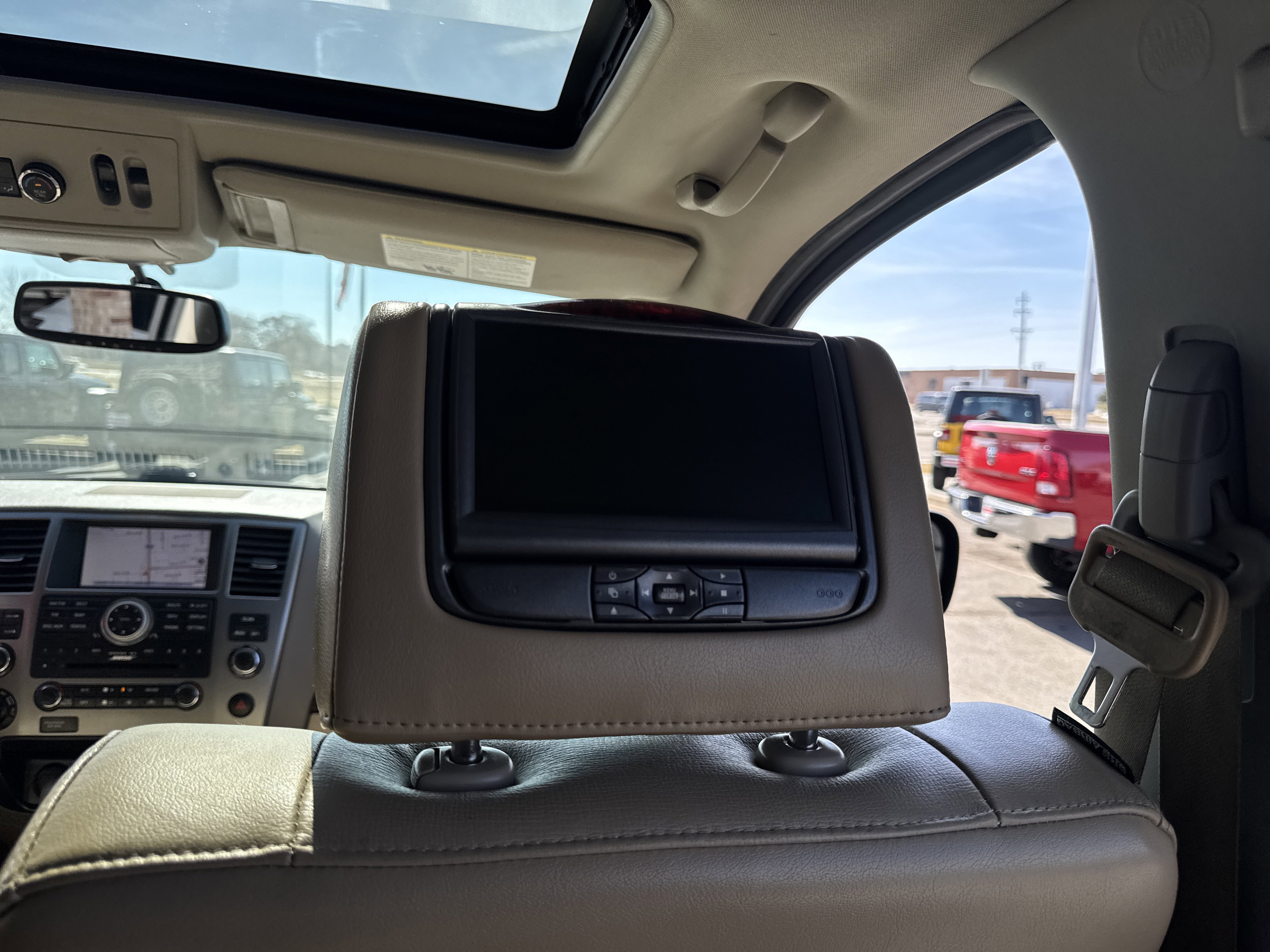 Used 2013 Nissan Armada Platinum image 31