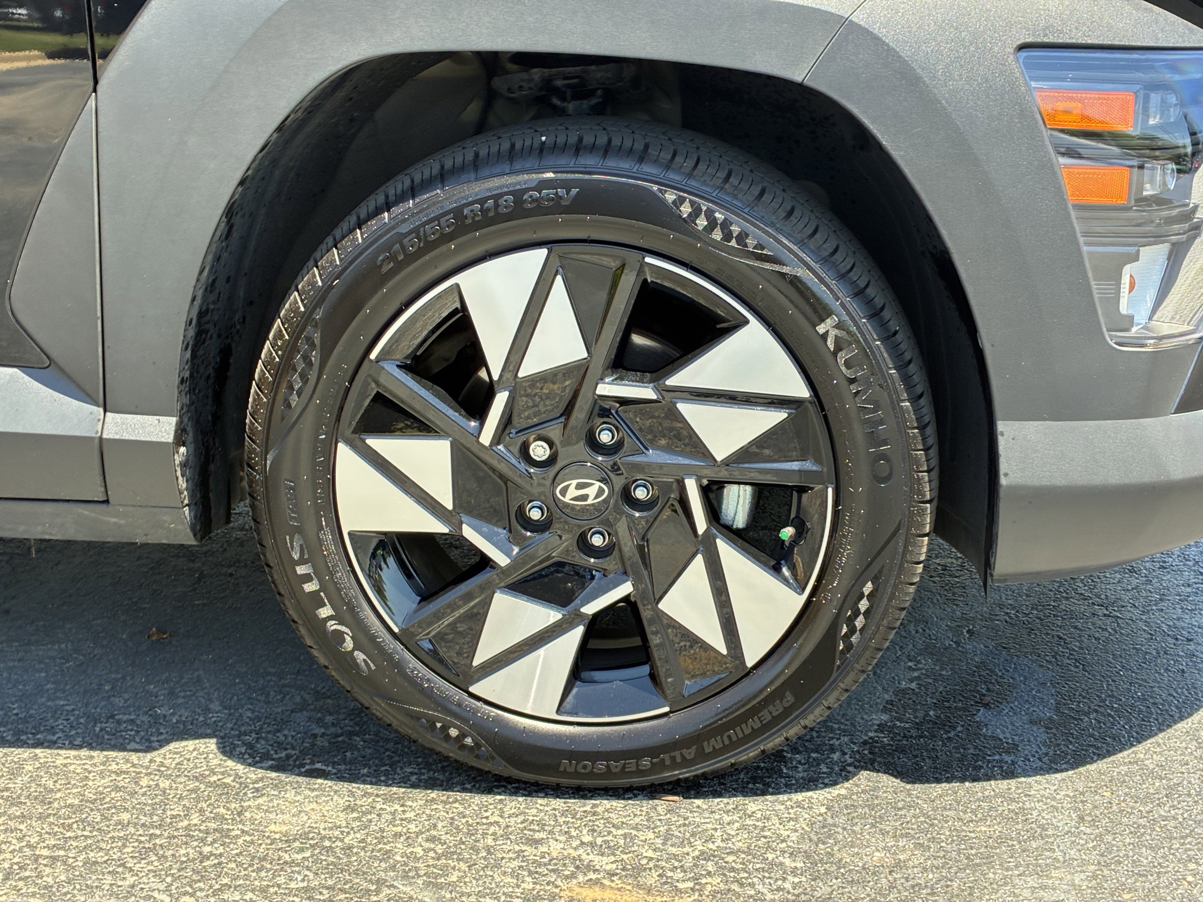 Used 2025 Hyundai Kona SEL FWD image 6
