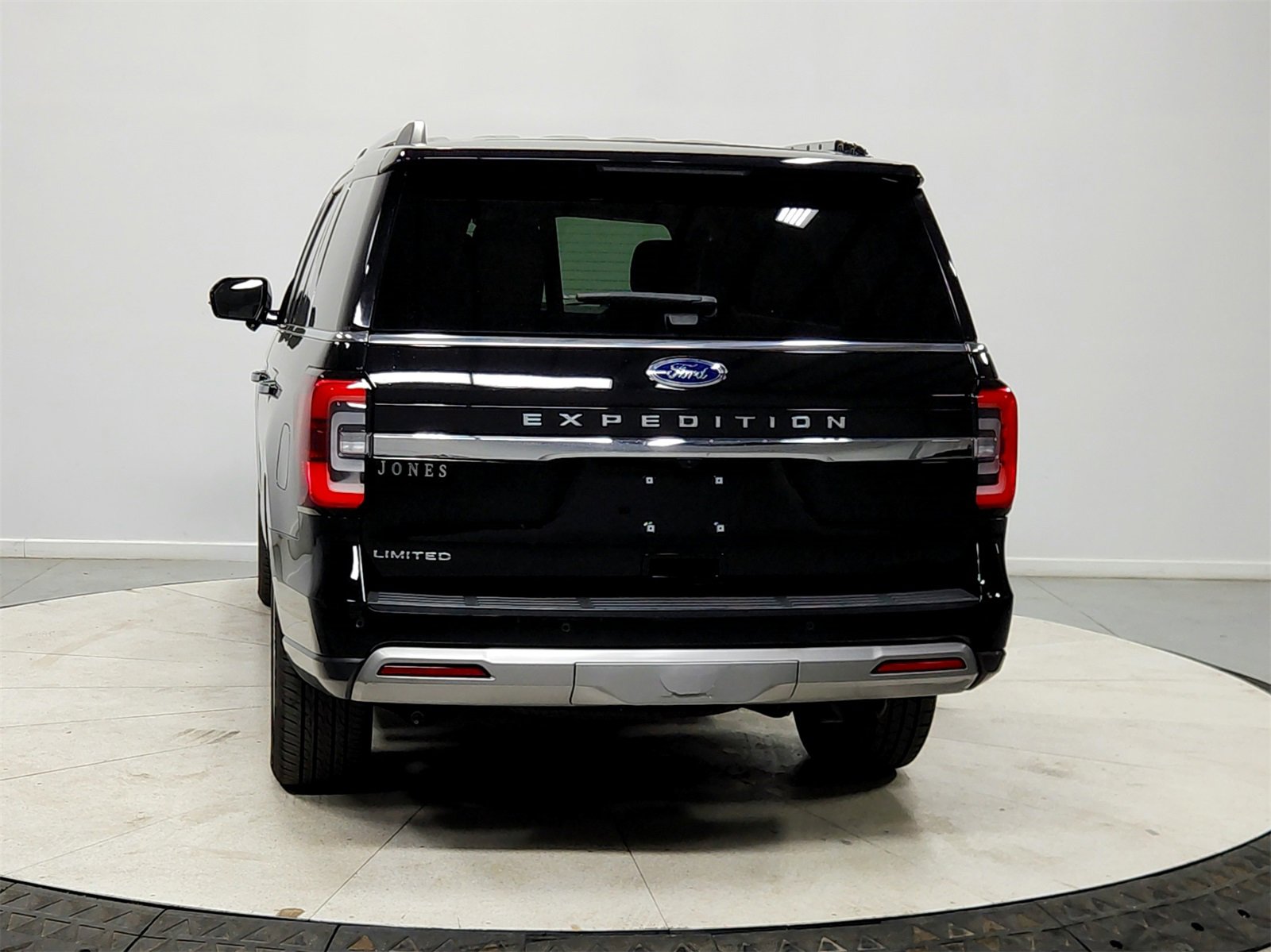 Used 2023 Ford Expedition Limited image 6