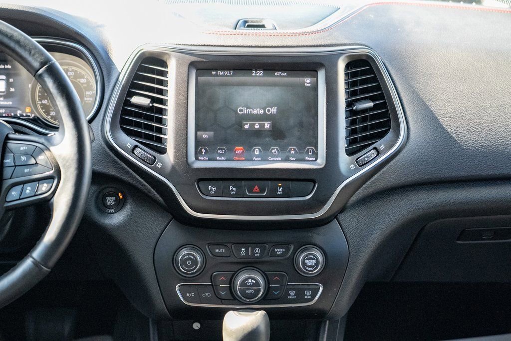 Used 2019 Jeep Cherokee Trailhawk AWD/4WD image 18