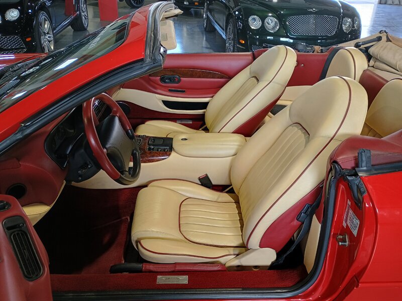 Used 1997 Aston Martin DB7 Volante RWD image 13