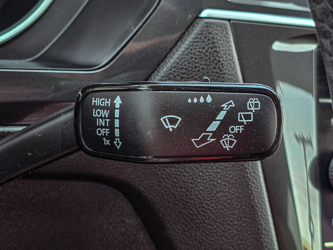 Used 2019 Volkswagen Tiguan SE AWD/4WD image 27