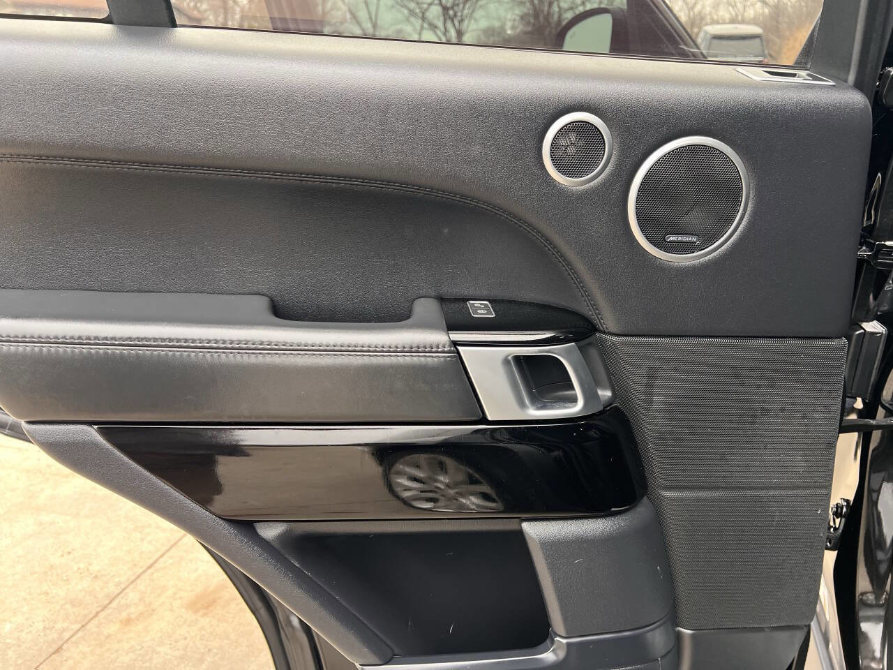 Used 2017 Land Rover Range Rover HSE image 14