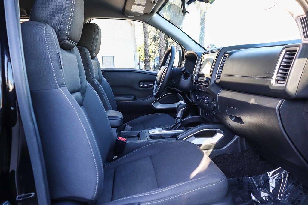 Used 2023 Nissan Frontier SV image 17