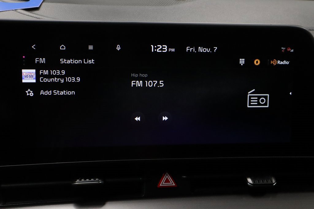 Used 2023 Kia Sportage EX image 2