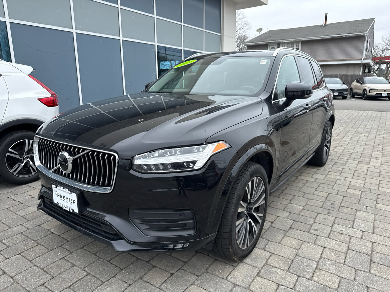 Used 2021 Volvo XC90 T6 Momentum image 3