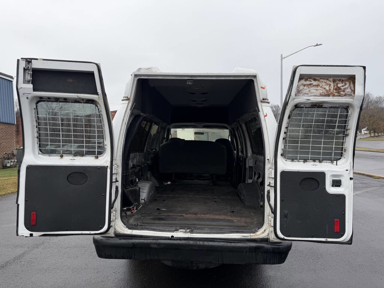 Used 2010 Ford E-350 and Econoline 350 XLT image 21